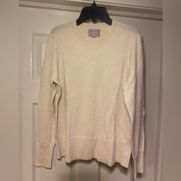 NWOT J Crew Women’s Cashmere Classic Fit Crewneck Sweater Warm Soft - Picture 4 of 7